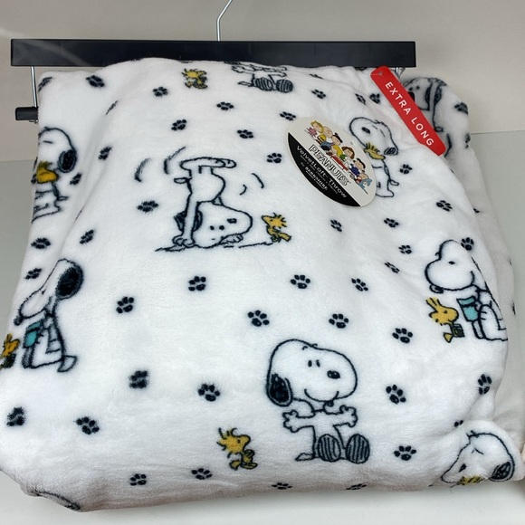 Berkshire Peanuts VelvetLoft throw 60”x70” Snoopy Woodstock extra long NWT! - Picture 2 of 10